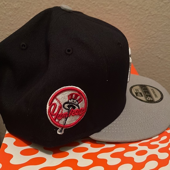 New Era New York Yankees SnapBack hat - Picture 2 of 6